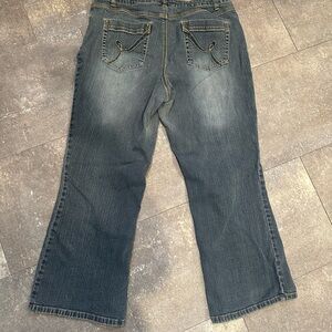 Embroidered baggy mid washed Jeans